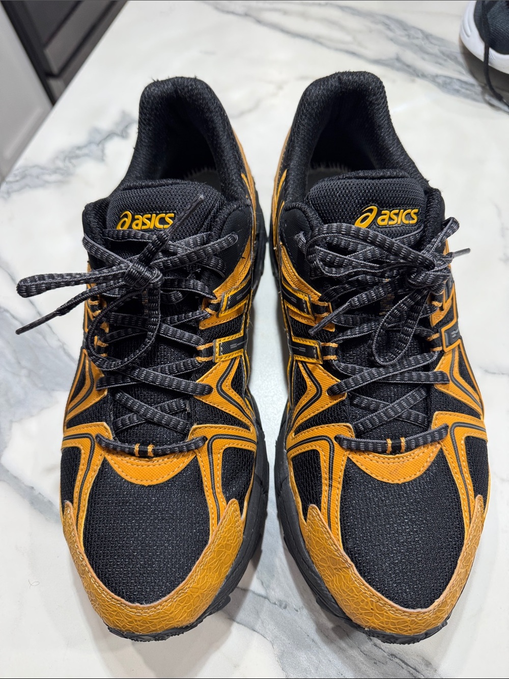 Oasis Men’s Black & Gold Athletic Running Shoes